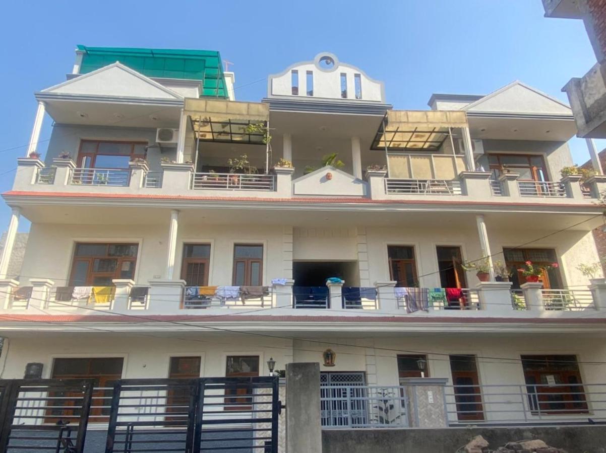Negi Lodge Chandigarh Exterior photo
